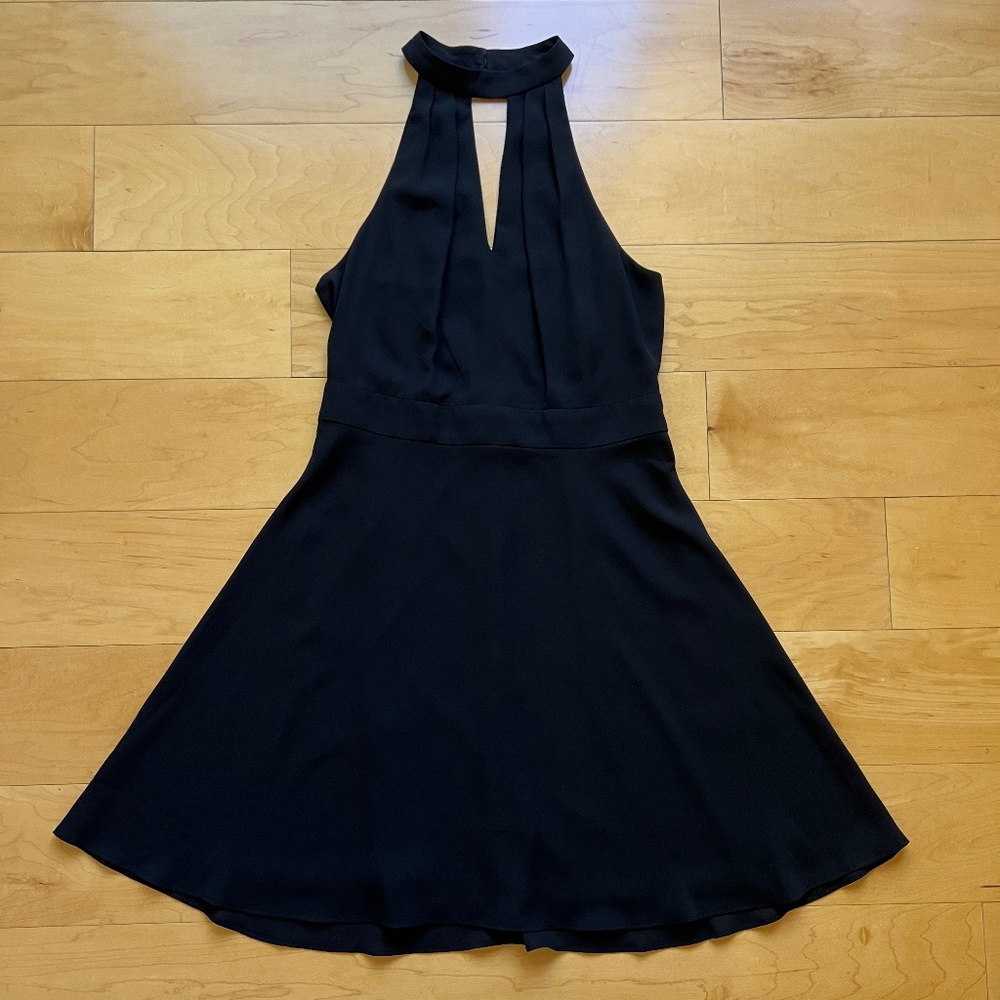 EXPRESS ~ Fit and Flare Halter Cocktail Mini Dress & Keyhole Neckline ~ Size 2 - Picture 3 of 7